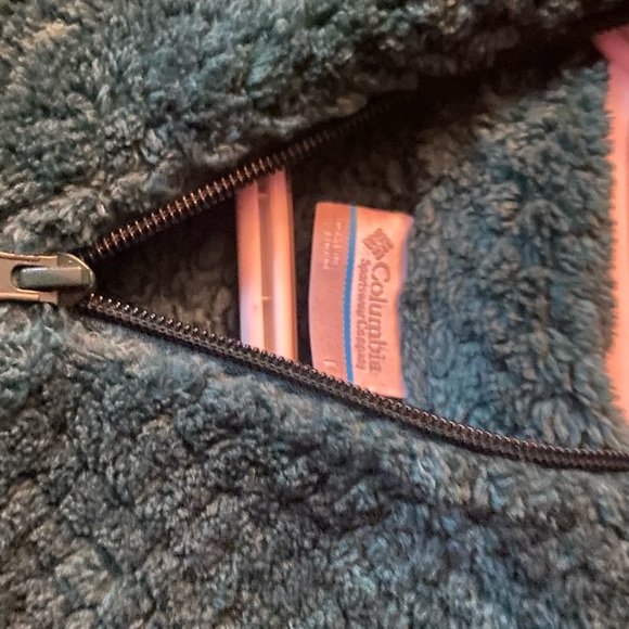 Hello! This is a Colombian sweater that’s a lovely green blue color! - Picture 2 of 3